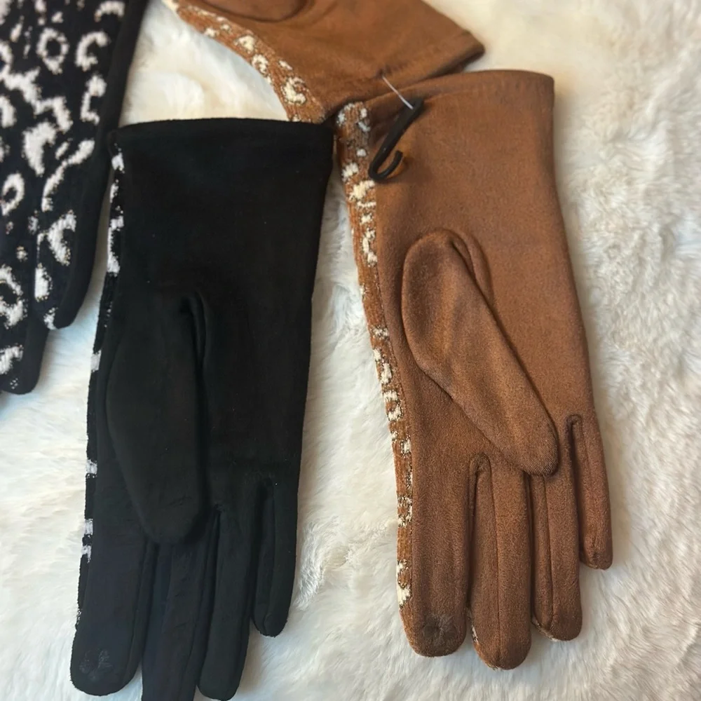 Pair of Women’s Animal Print Fashion Gloves Touchscreen Technology NEW W/O TAGS